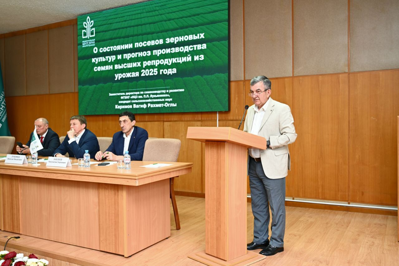 ЧЛЕНЫ ЮНАТ «СВЕРИЛИ ЧАСЫ» ПЕРЕД СТАРТОМ УБОРКИ